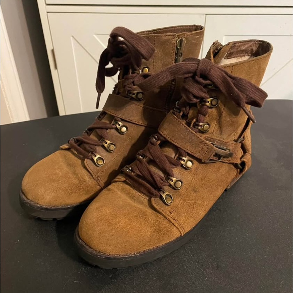 UGG Fritzi Boots - women size 8